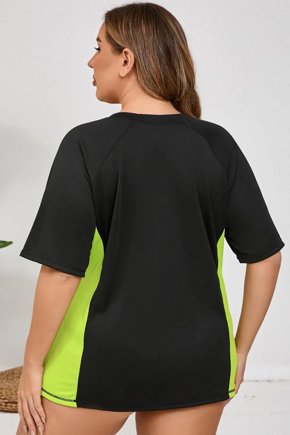 Halcurt Women's Plus Size Short Sleeve Rash Guard with Built in Bra Swim Shirt UPF50  Quick Dry Swimsuit Top